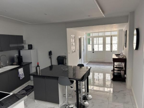 1712Villacarre'Villa-LeDorat-Terrace-WiFi-Bbq